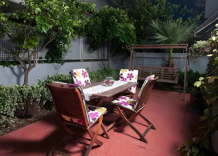 Happy Holidays Messinia קלמאטה